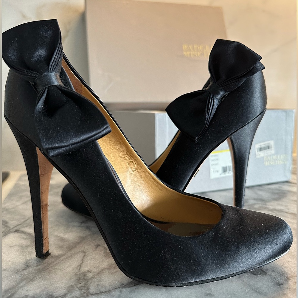 Black Satin Badgley Mischka Calton Bow Pumps - 7.5